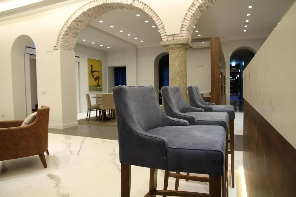 Bar, Albergo Centrale, Milan