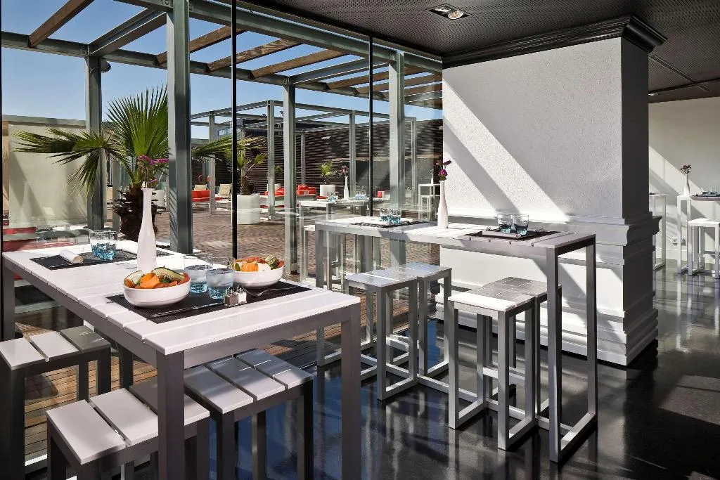 Bar, The Level at Melia Barcelona Sky, Barcelona