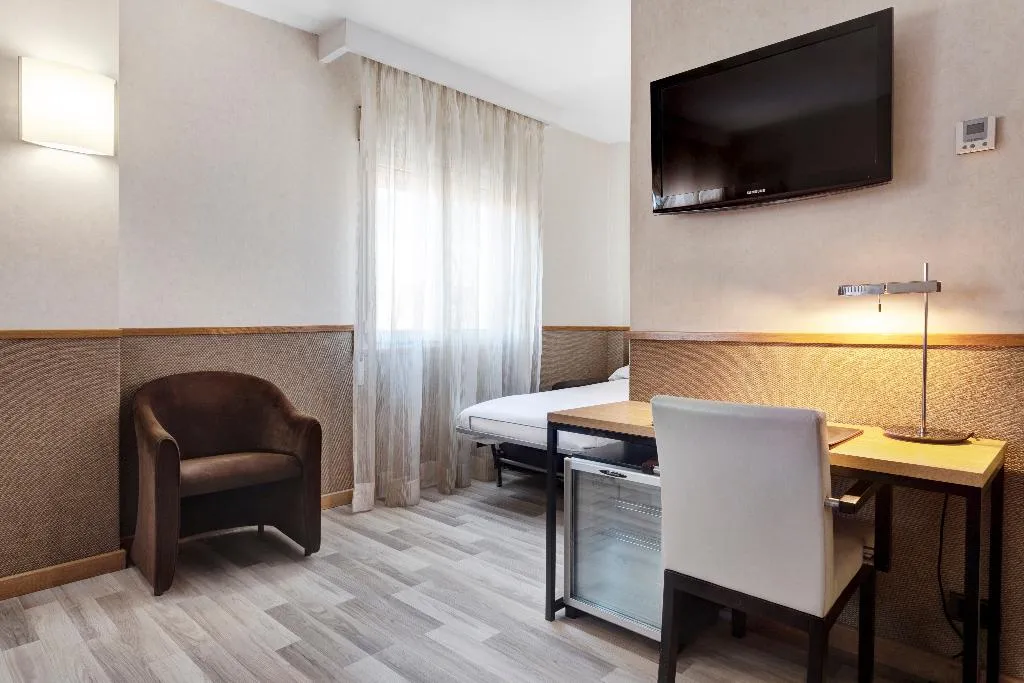 TRIPLE STANDARD Room, Catalonia Santa Justa, Seville