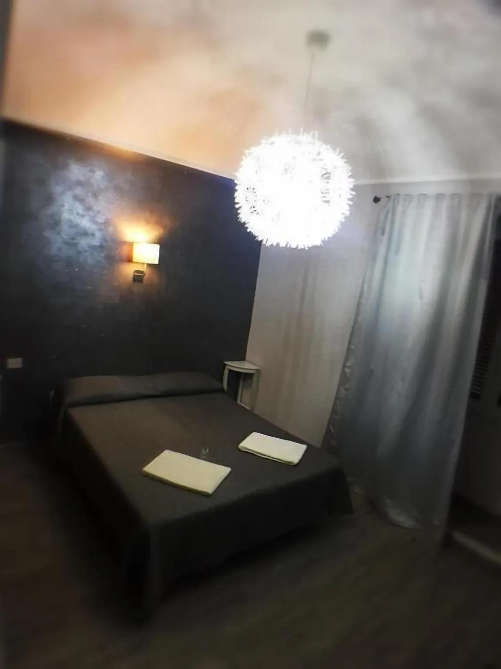 Room, Babyface, Naples