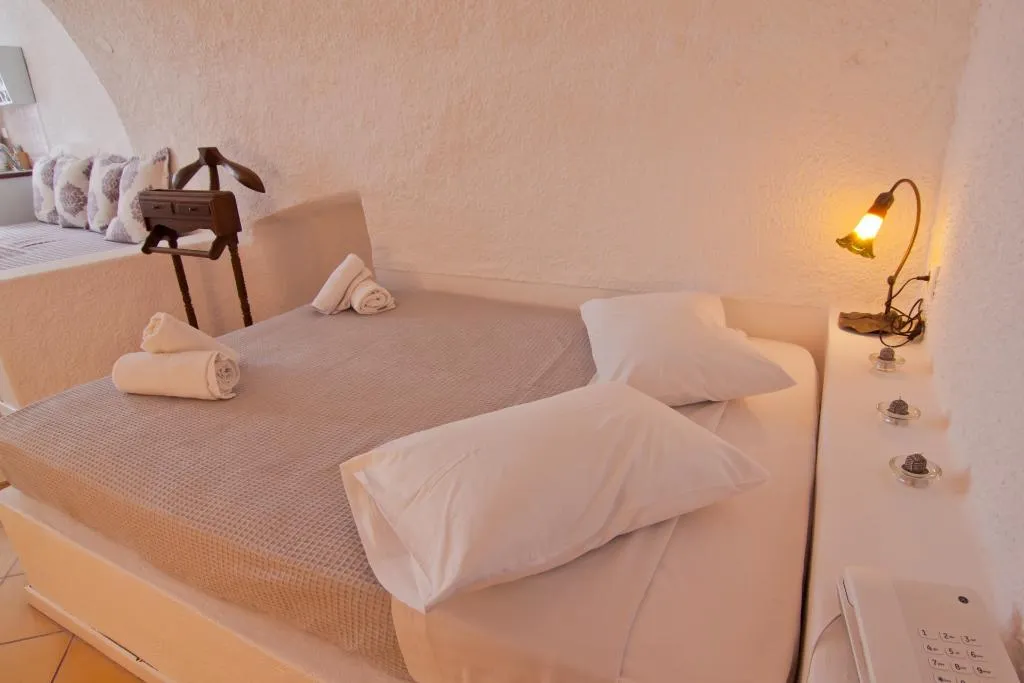 Room, Sunny Villas Apartments, Santorini