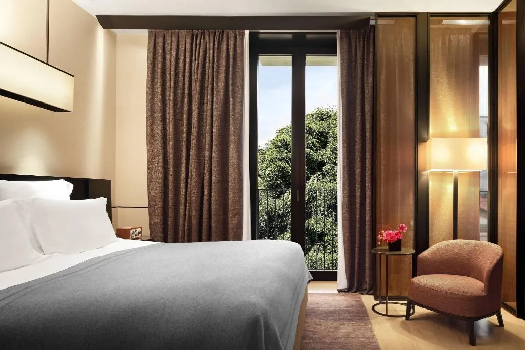 DOUBLE SUPERIOR KING BED Room, Bulgari Milan, Milan