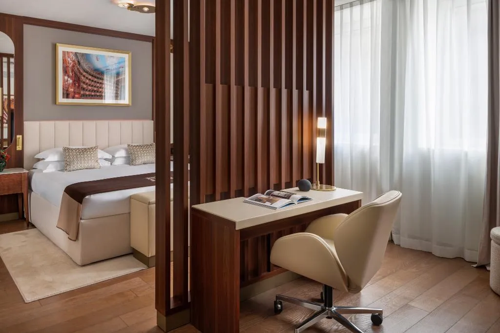 APARTMENT DELUXE ONE BEDROOM Room, Teatro Luxury Apartments Firenze, Florence