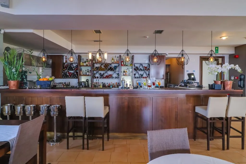 Bar, Alexis, Crete