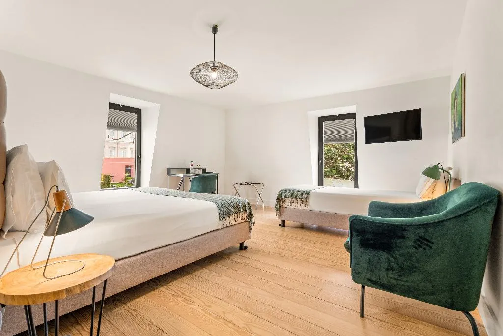 TRIPLE ONE BEDROOM ONE BATHROOM Room, Jardim Da Lapa By Shiadu, Lisbon