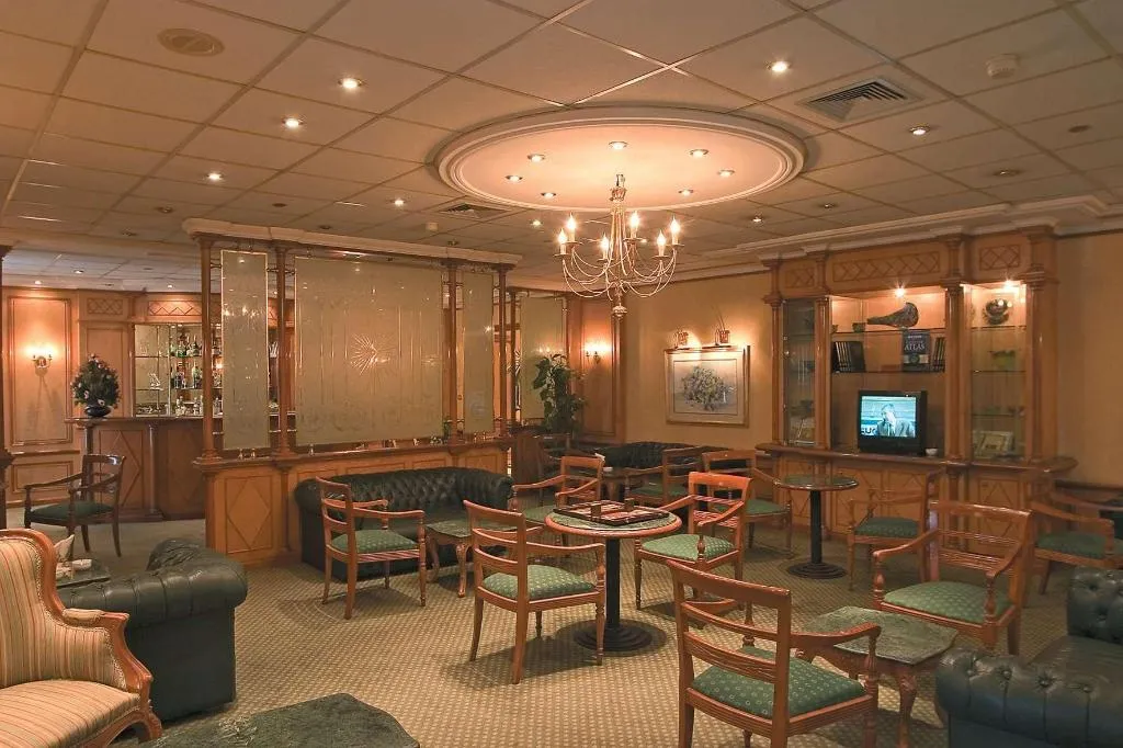 Restaurant, Cairo World Trade Center Hotel & Residences, Cairo