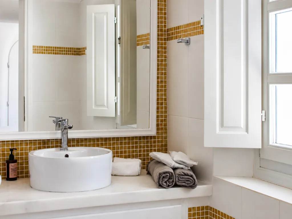TWIN WITH DOUBLE BED Room, Cocoon Suites, Santorini