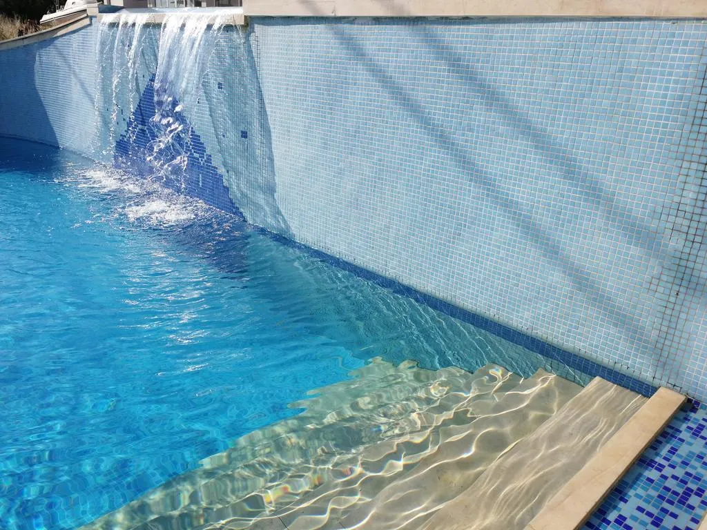 Pool, Carisa Maleme, Crete