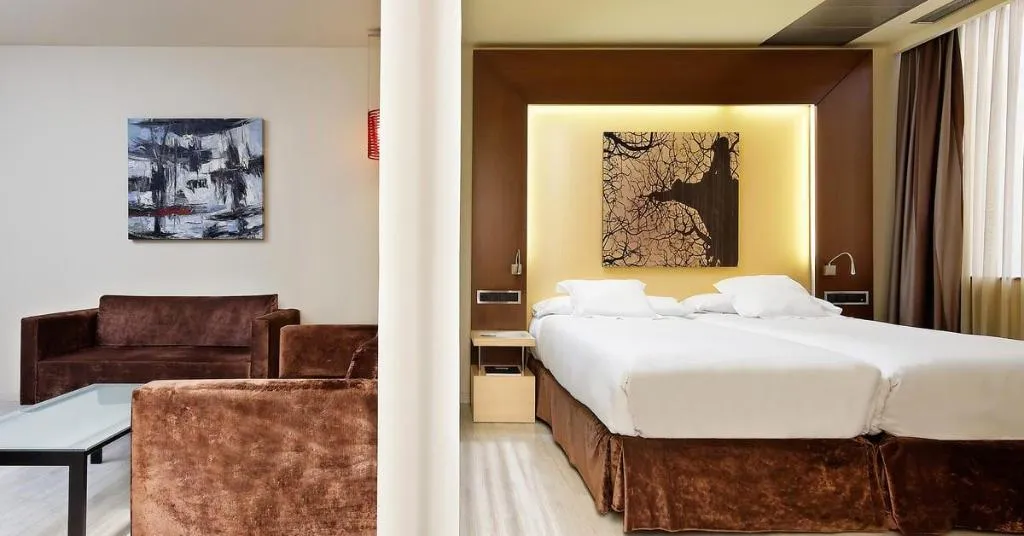 JUNIOR SUITE STANDARD Room, Melia Avenida America, Madrid