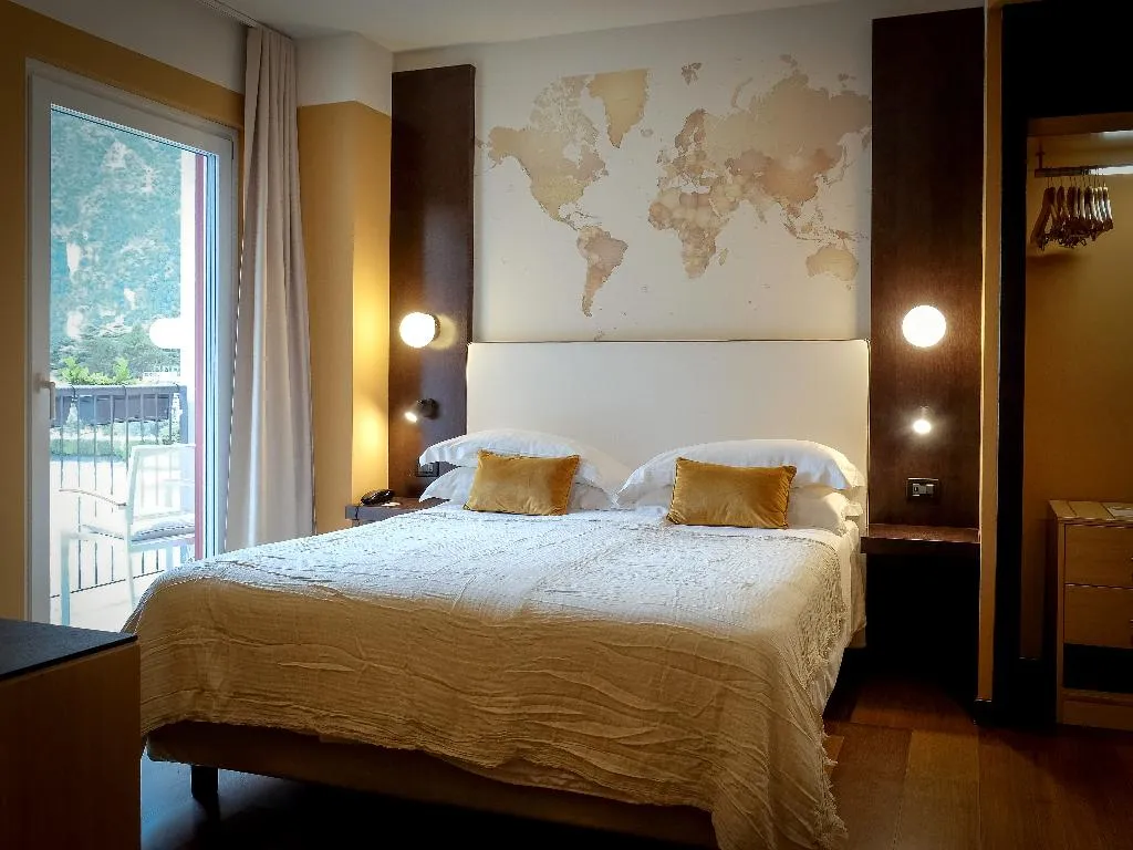 DOUBLE SUPERIOR Room, Luise, Milan
