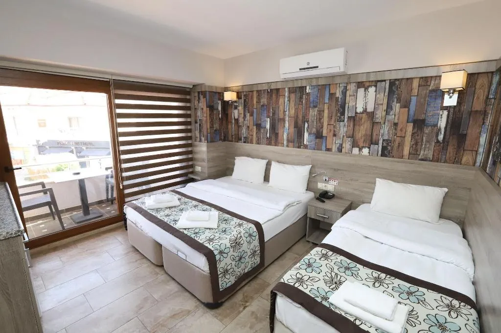 Room, Street61 Studios, Dalaman