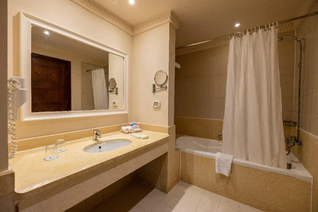 DOUBLE GARDEN VIEW KING BED Room, Continental Plaza Beach, Red Sea Riviera