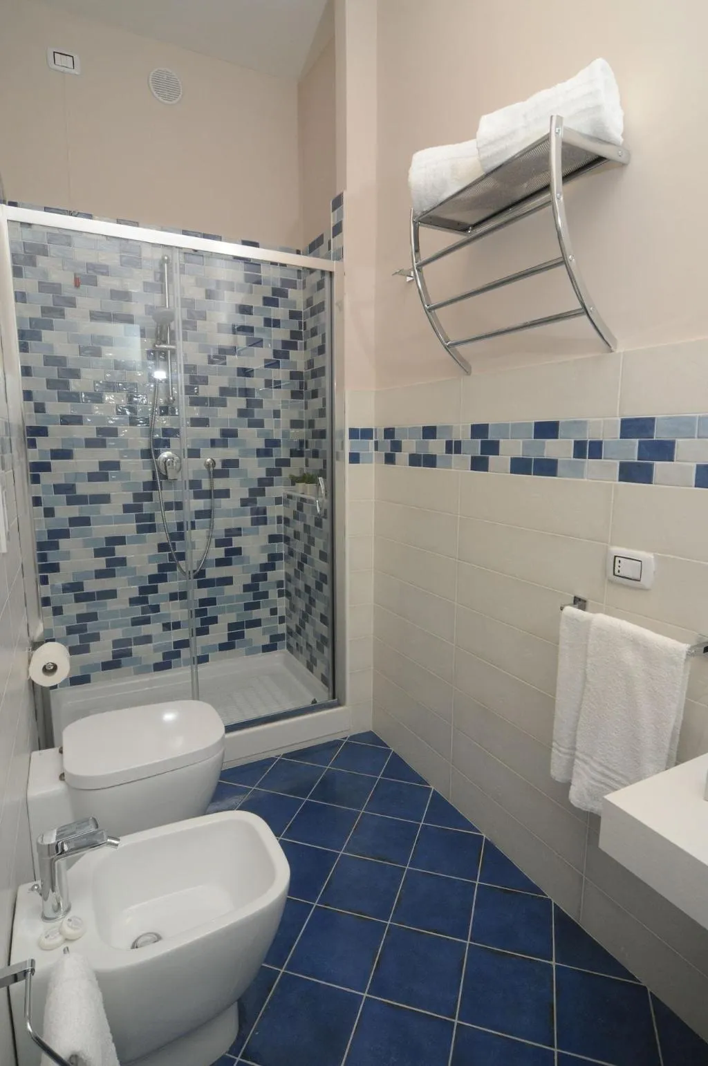 Room, La Casa Di Giorgio, Naples