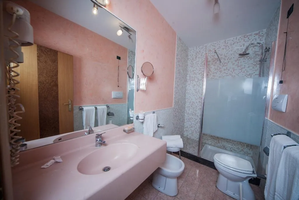 SINGLE STANDARD Room, La Pace, Naples