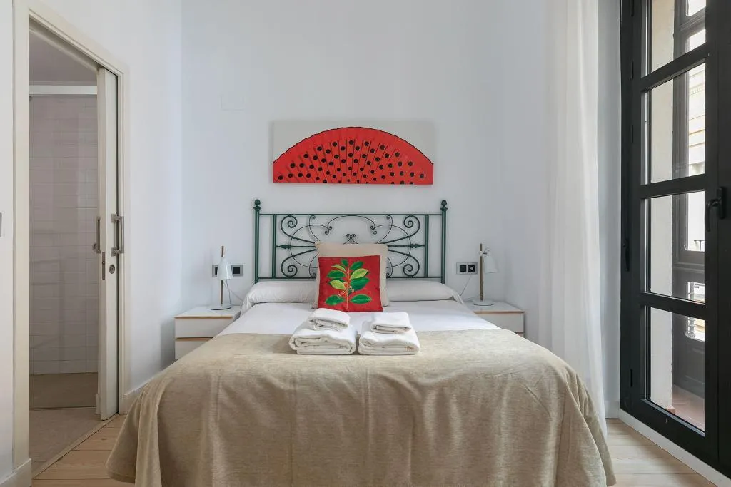 APARTMENT THREE BEDROOMS Room, Holiday Rentals Tempa Museo, Seville