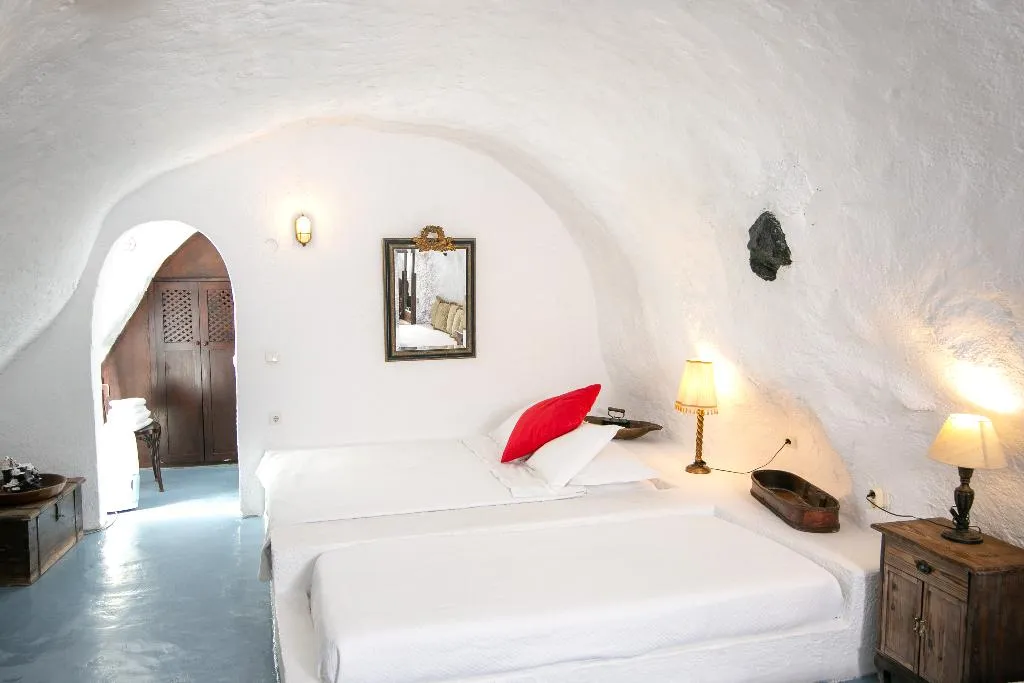 FAMILY ROOM STANDARD Room, Alexander's Suites, Santorini
