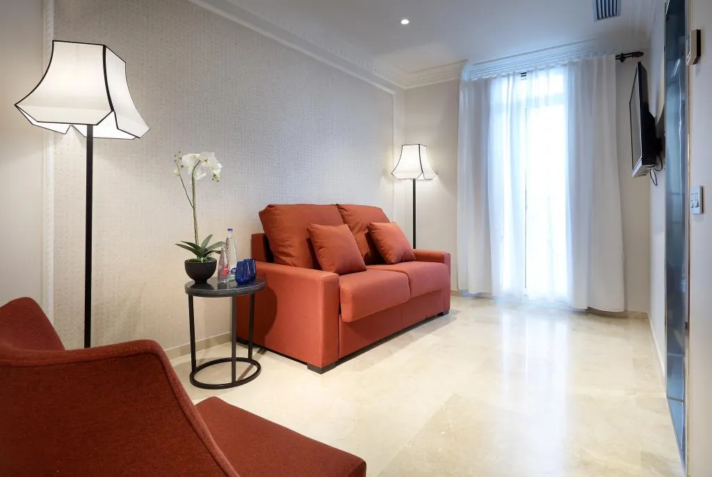 QUADRUPLE STANDARD Room, Eurostars Regina, Seville