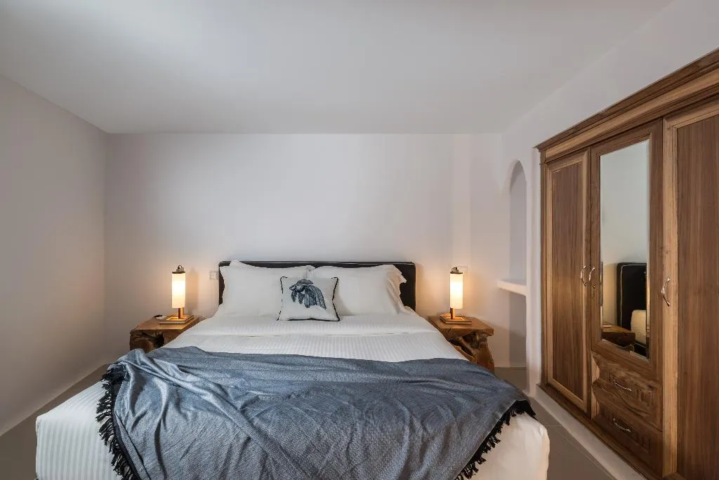 SUITE GRAND Room, Nefeles Luxury Suites, Santorini