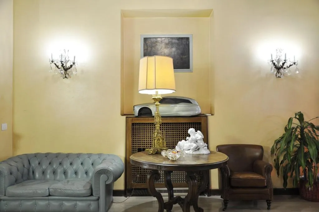 Lobby, San Guido, Milan