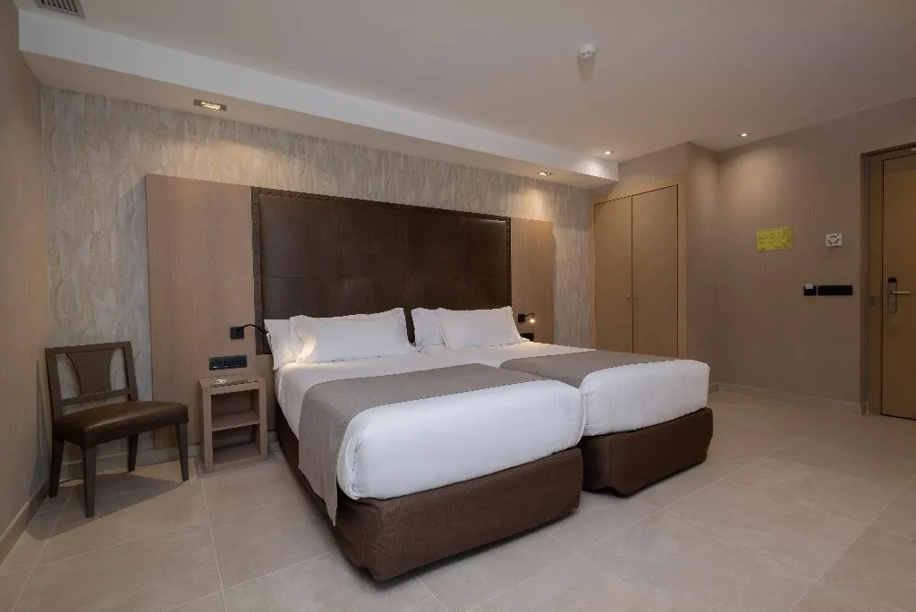 DOUBLE SINGLE USE STANDARD Room, Gran Hotel Barcino 4*S, Barcelona