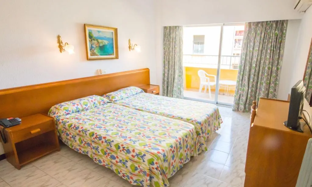 Room, Amic Gala, Majorca