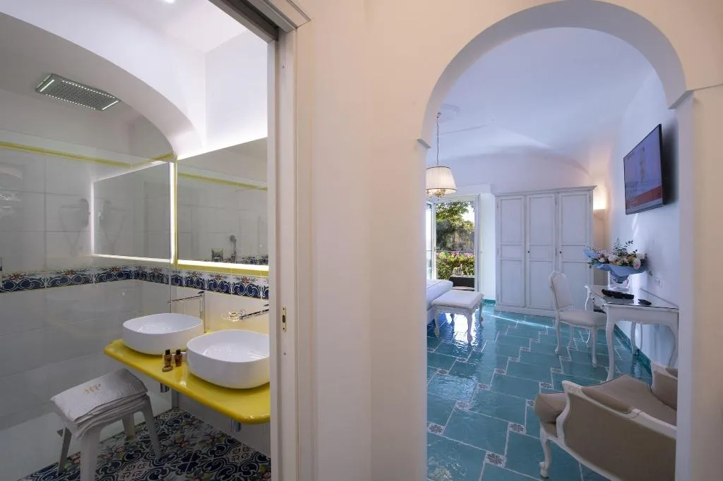 SUITE DELUXE SEA VIEW Room, Hotel Pellegrino, Naples
