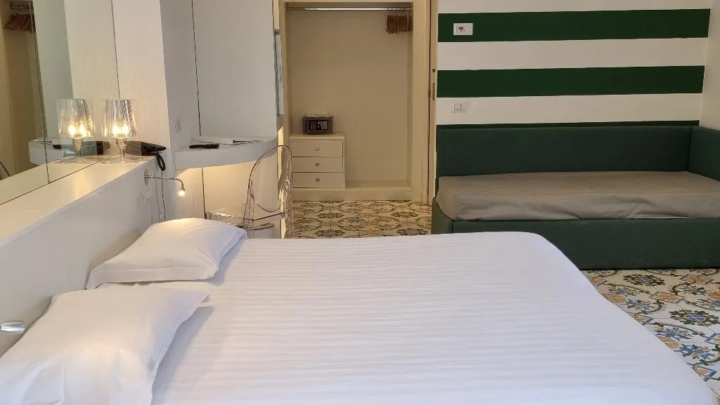 TRIPLE WITH BALCONY Room, Hotel Alpha, Naples