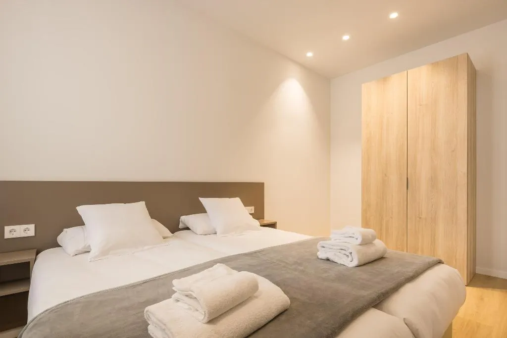 APARTMENT TWO BEDROOMS Room, Mon Suites Jardin de Ayora, Valencia