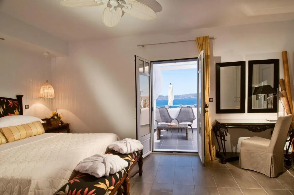 Room, Miland Suites, Santorini