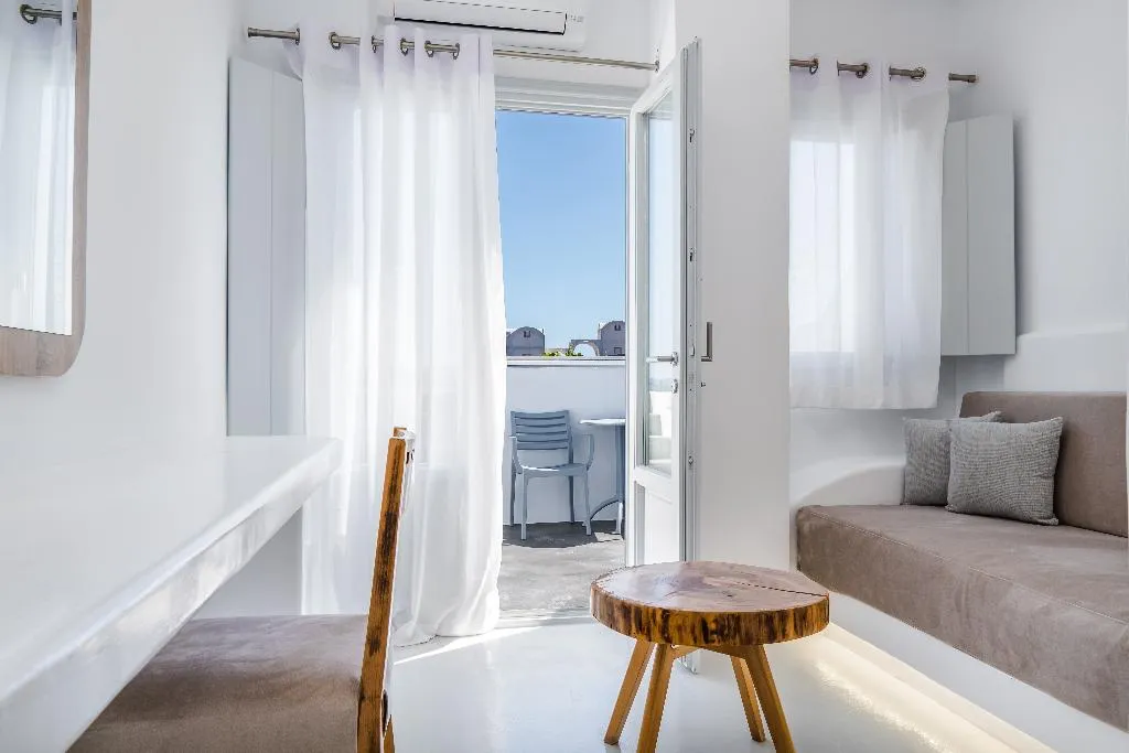 SUITE DELUXE SEA VIEW Room, Serenita Luxury Suites, Santorini