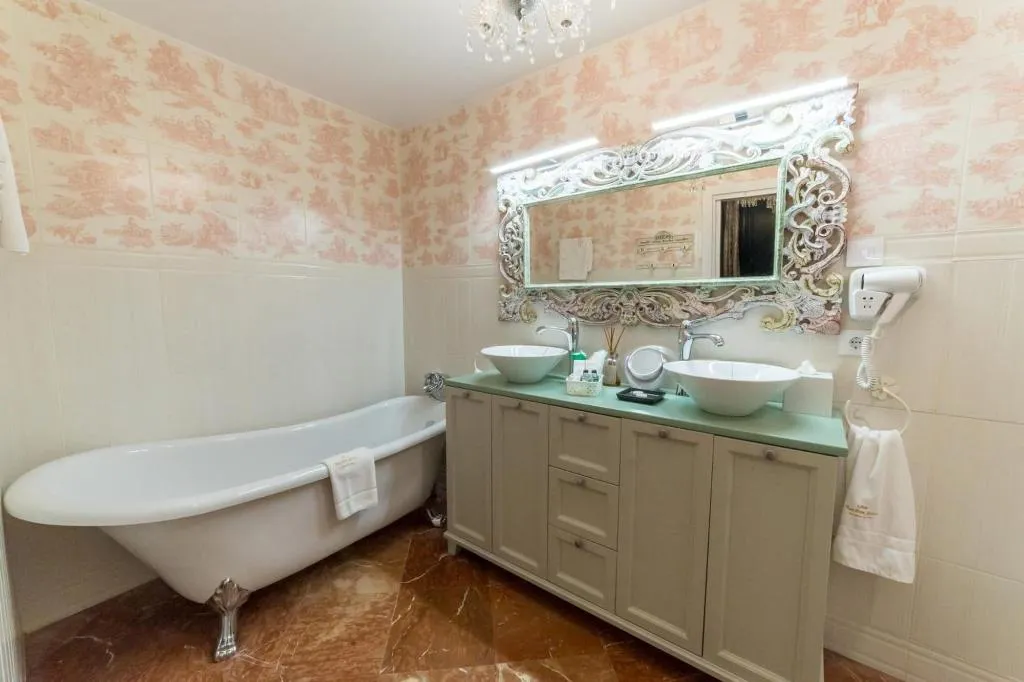 Room, Rey Don Pedro Luxury Home, Seville