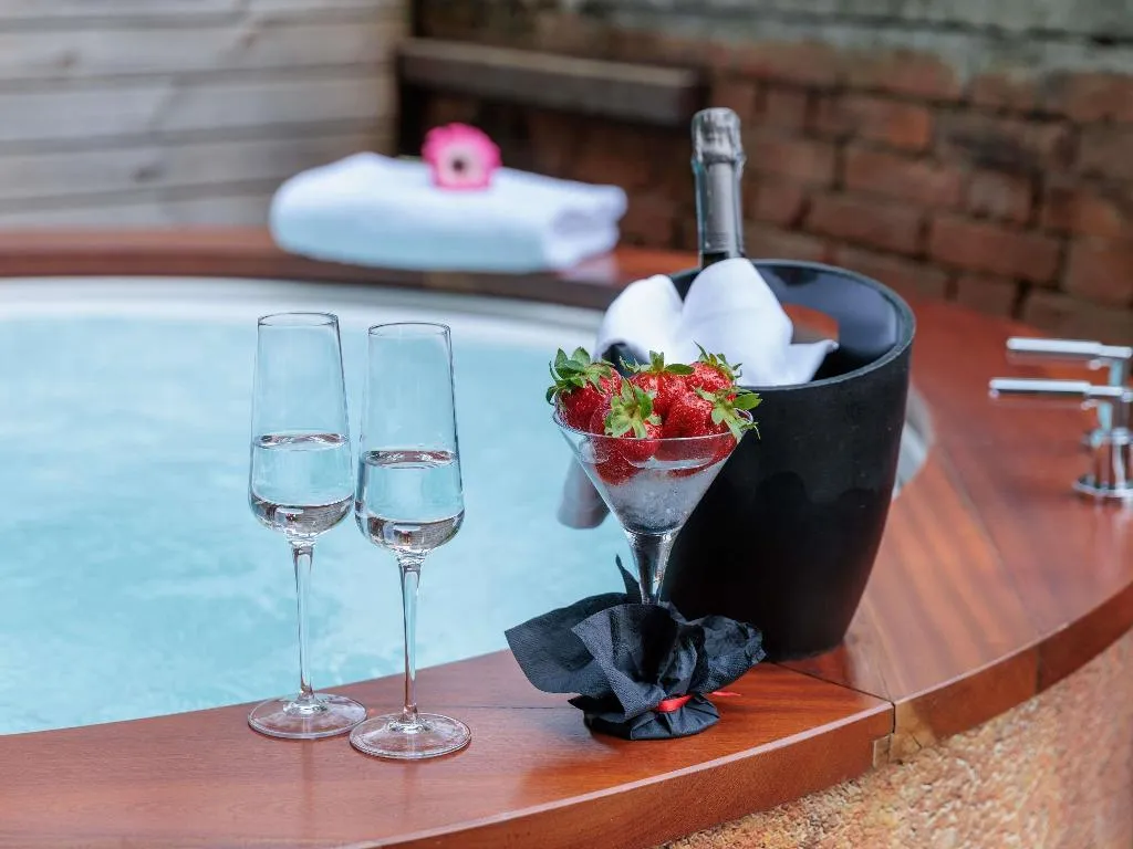 SUITE DELUXE CANAL VIEW Room, Papadopoli Hotel Venezia - MGallery Collection, Venice