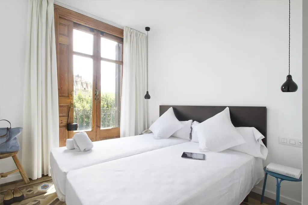 Room, Som Nit Triomf, Barcelona