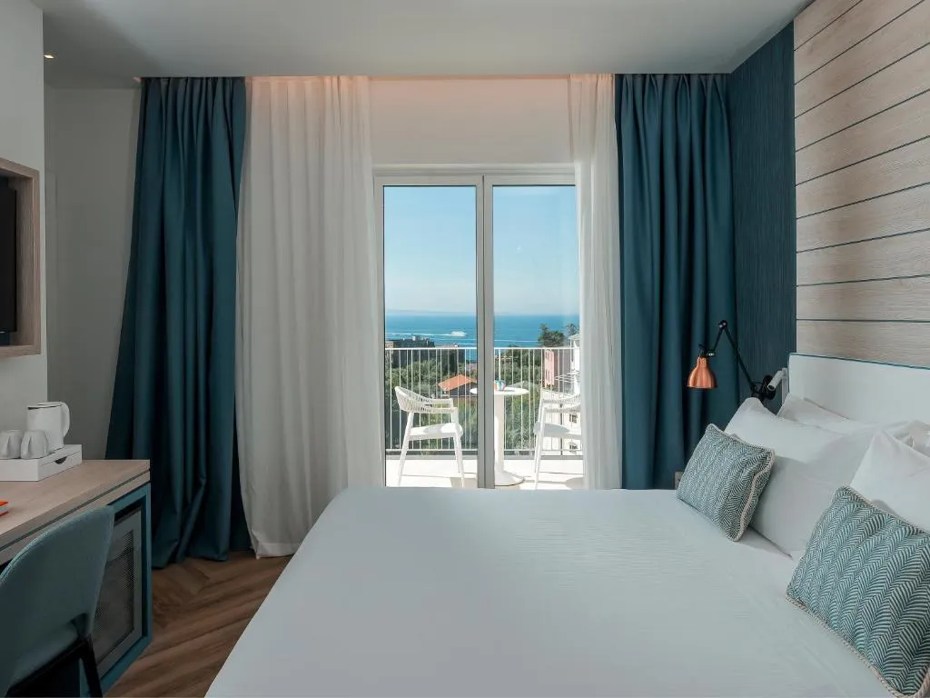 DOUBLE SUPERIOR Room, Tirrenia Hotel, Naples