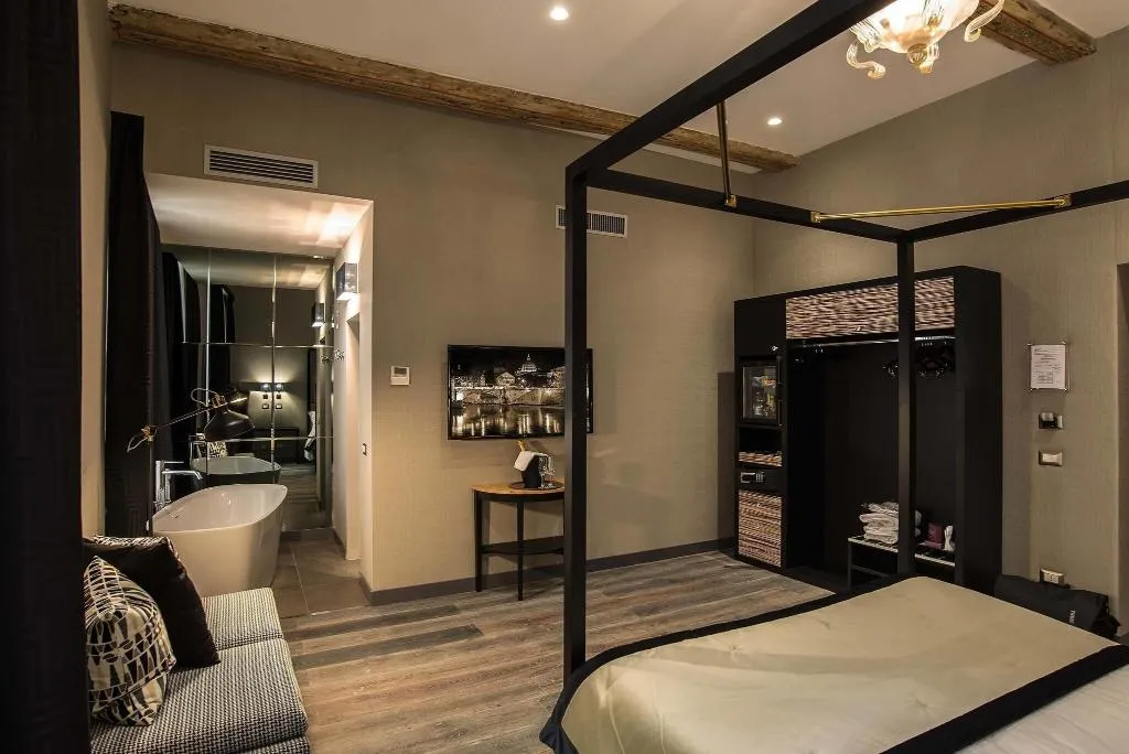 DOUBLE DELUXE QUEEN BED Room, Colonna Suite Del Corso, Rome