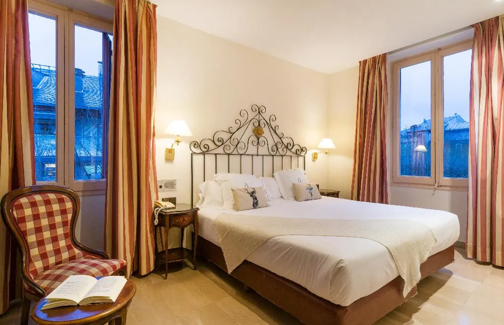 Room, Andria, Costa Brava