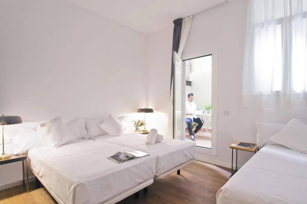Room, Som Nit Triomf, Barcelona