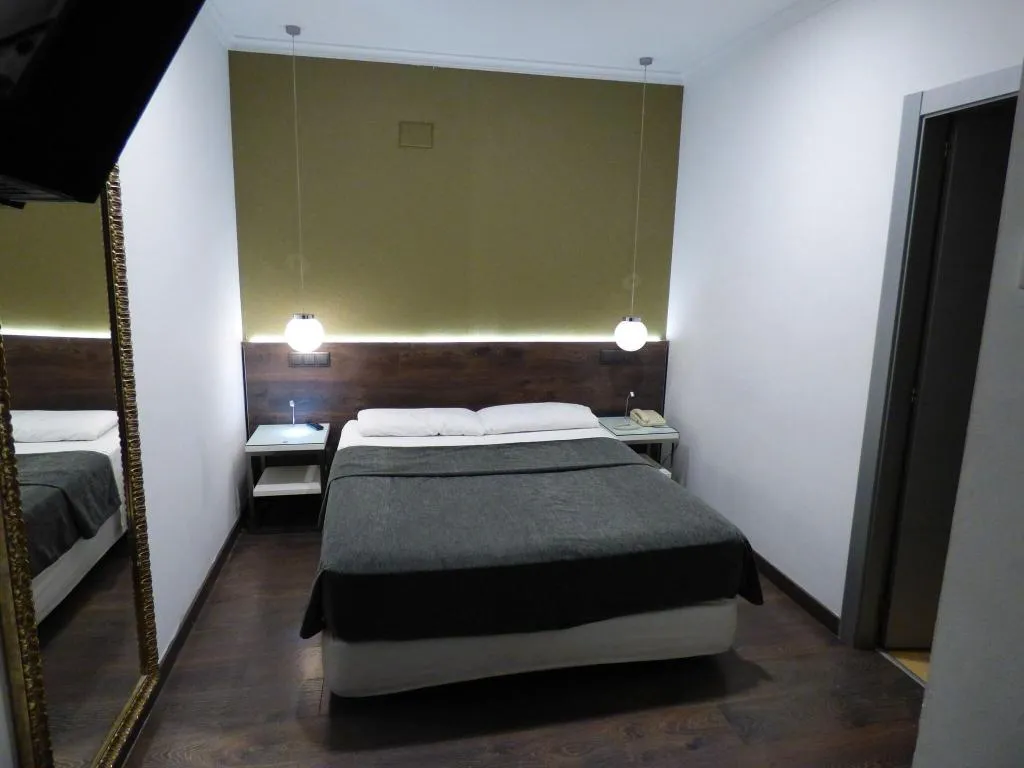 Room, Moderno, Barcelona