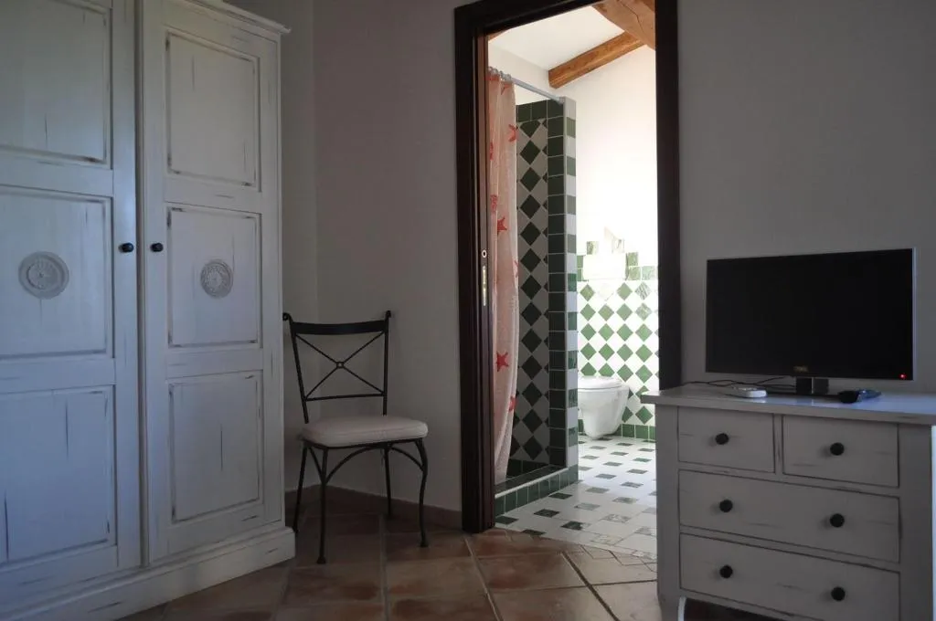 Room, Bed And Breakfast Pubulos, Olbia