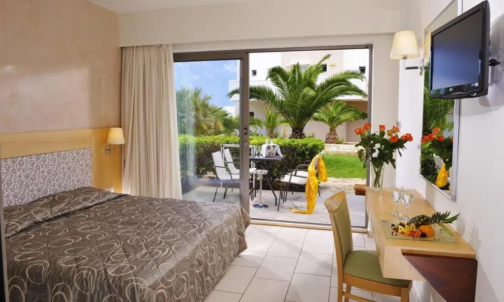 Room, Grand Hotel Holiday Resort, Crete