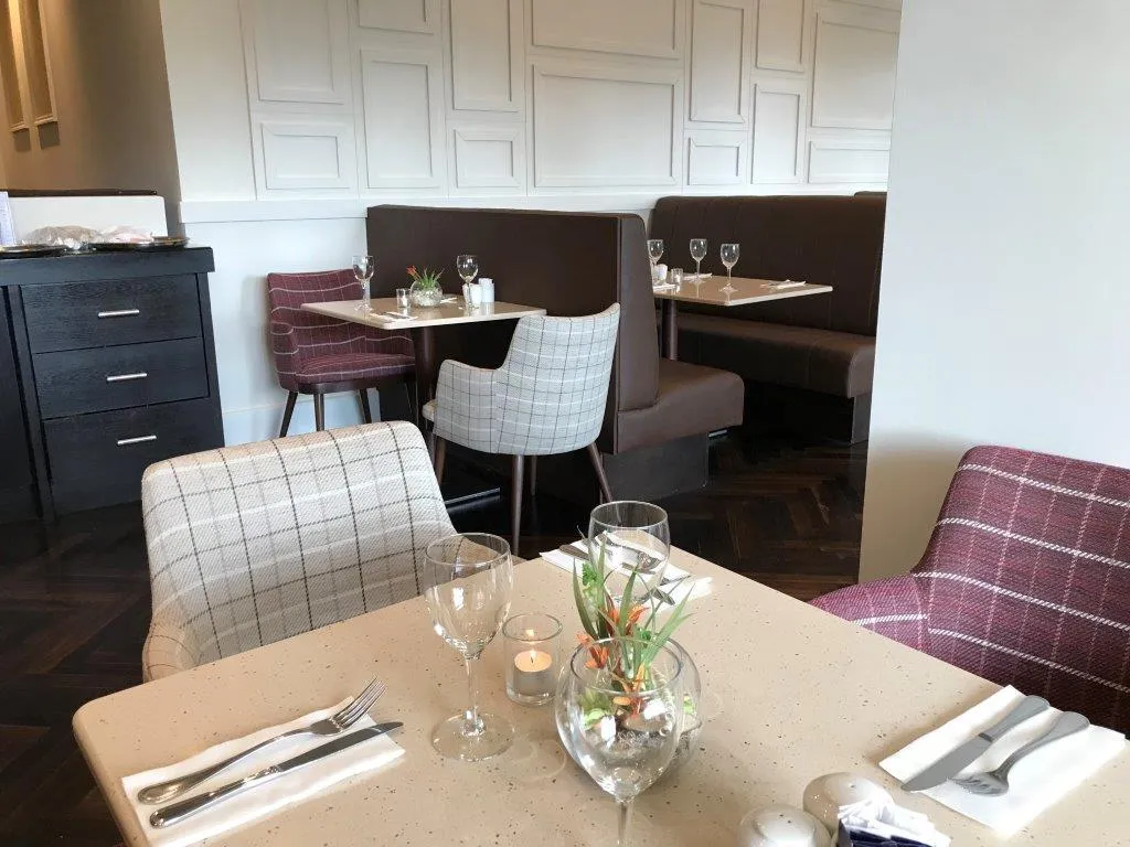 Bar, Menlo Park Hotel & Conference Centre, Connaught