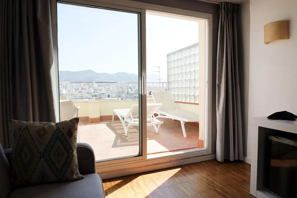 Room, Subur, Costa Brava