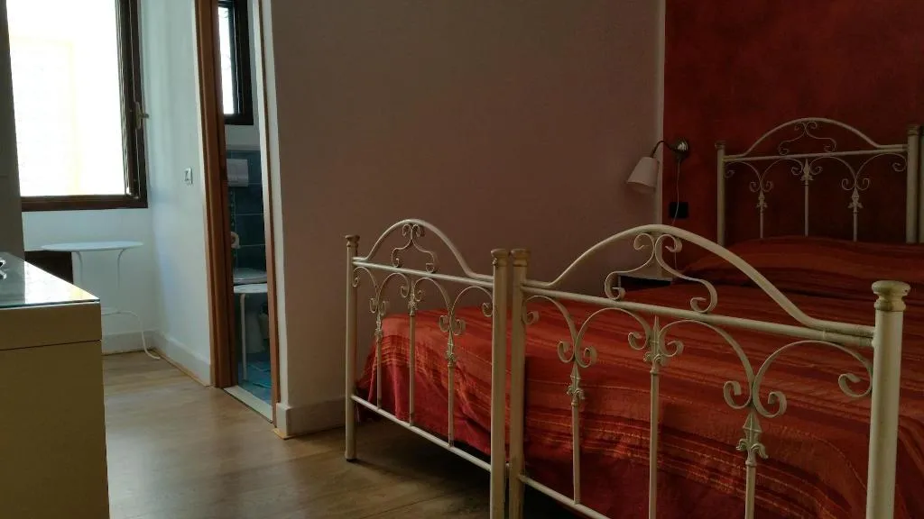 Room, Cortile Sant'Agostino, Palermo