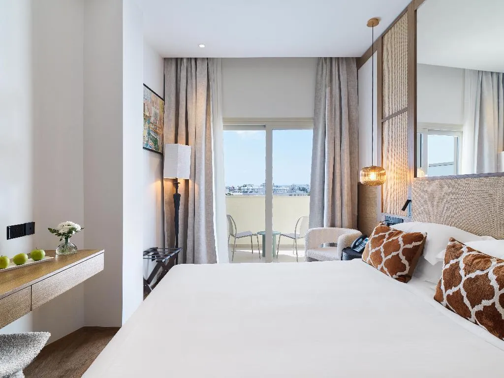 DOUBLE EXECUTIVE Room, Leonardo Boutique Hotel Larnaca, Cyprus