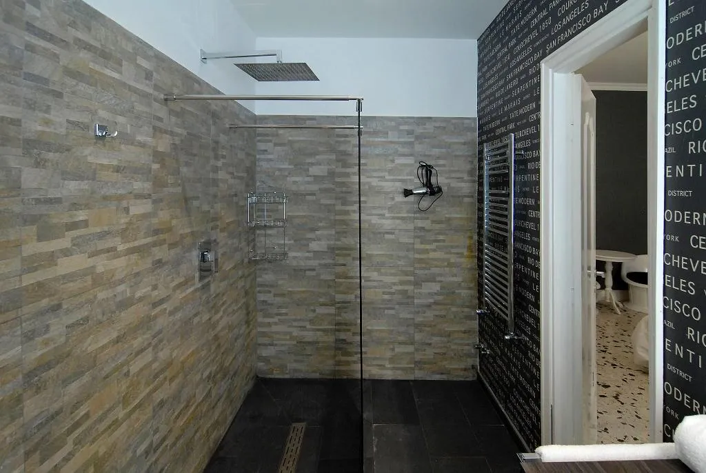 Room, Tiburtina Garden, Rome