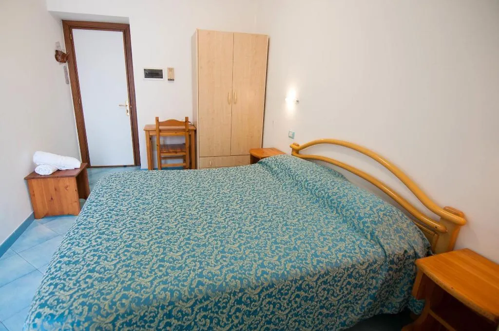 Room, Albergo Macrì, Naples