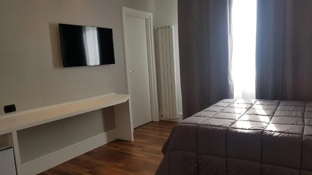 Room, Hotel Mediterraneo, Naples