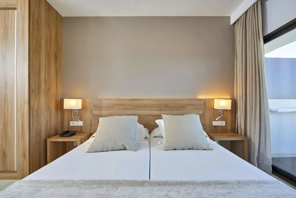 TWIN SEA VIEW WITH BALCONY Room, Playa Golf, Majorca