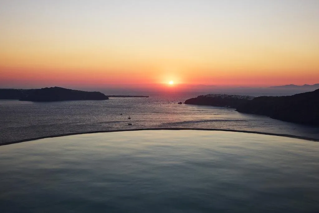 SUITE WITH PRIVATE POOL Room, One Of One Hotel, Santorini