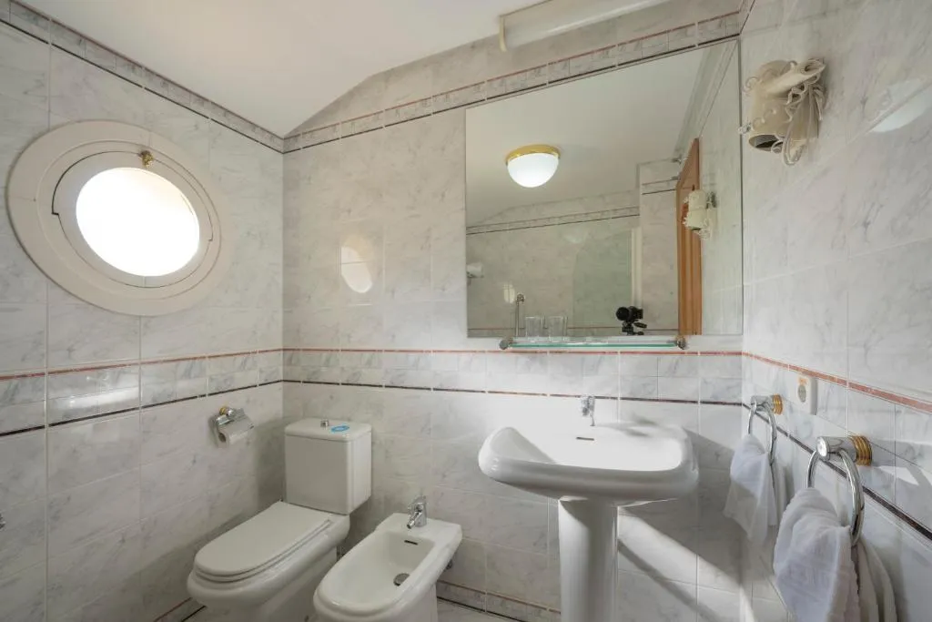 JUNIOR SUITE STANDARD Room, Miranda and Suizo, Madrid